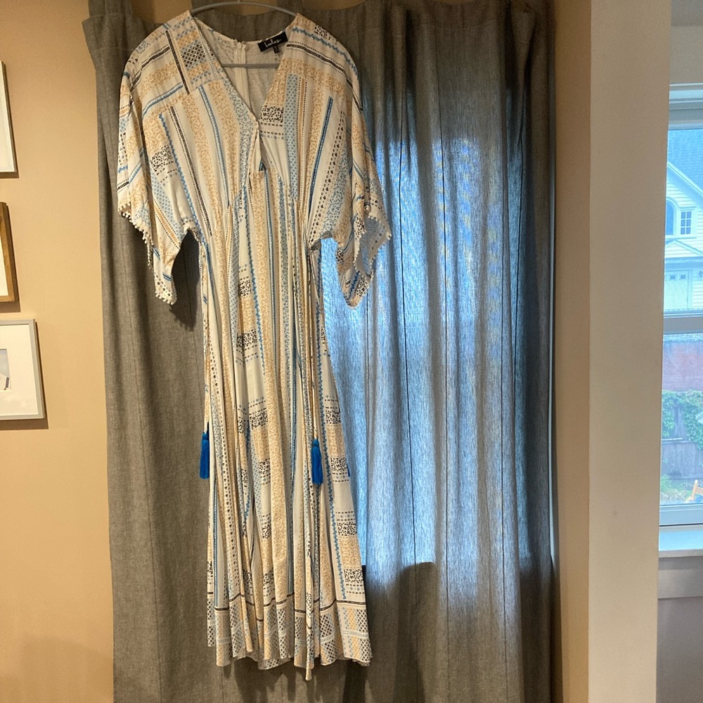Lulus white patterned bohemian dress - size medium. Like new.